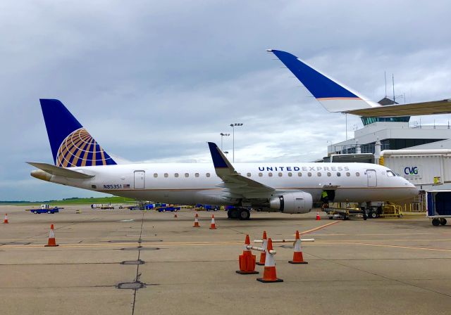 Embraer 175 (N85351)