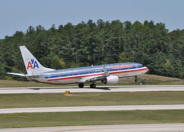 Boeing 737-800 (N908AN)