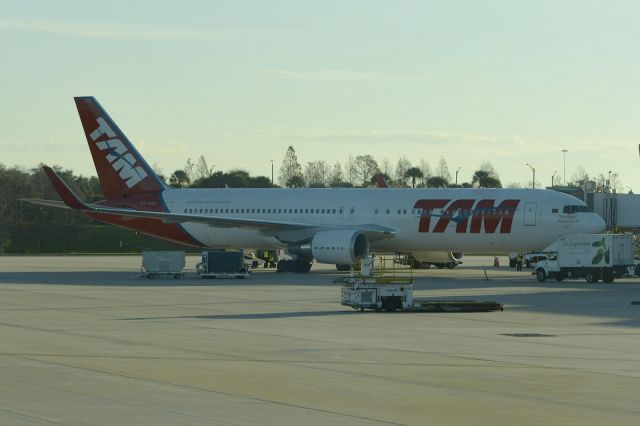 BOEING 767-300 (PT-MSO)