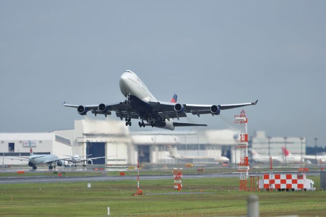 Boeing 747-400 (N662US)