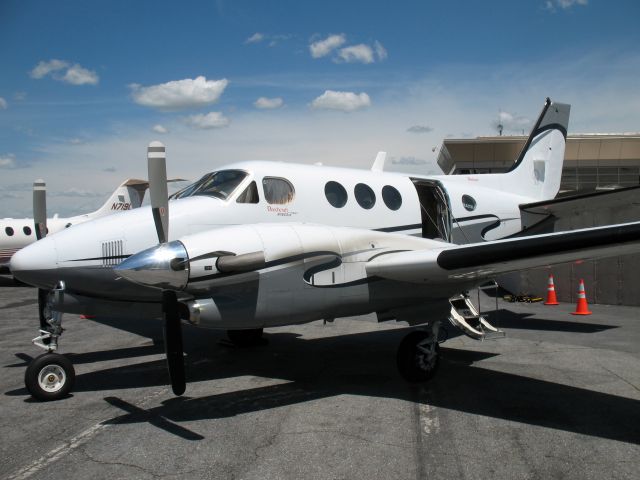 Beechcraft King Air 90 (N331JP)