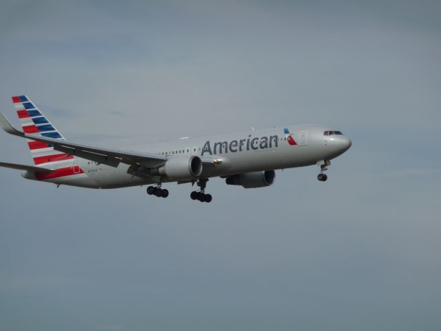 N378AN — - Landing at 18R at KDFW