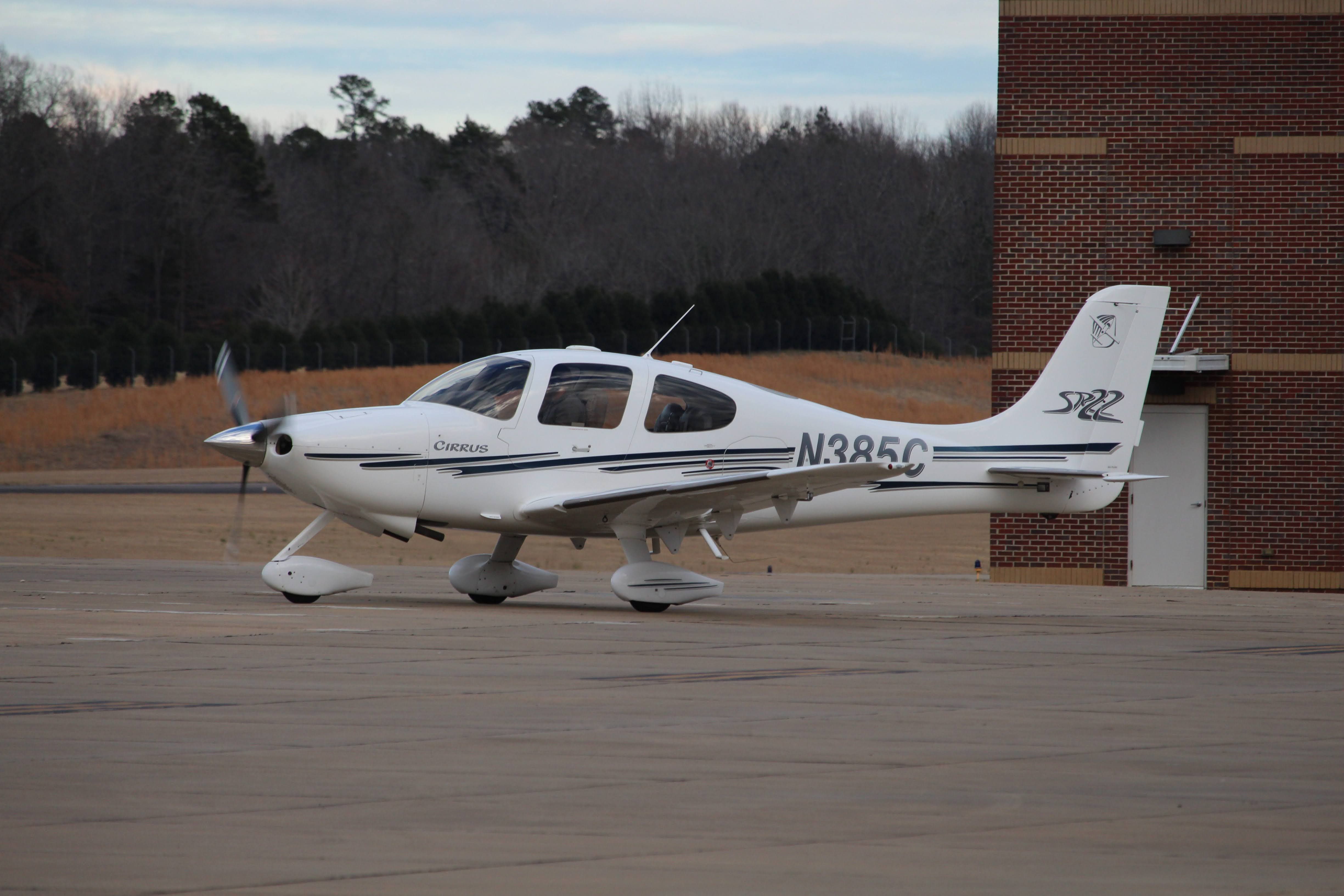 Cirrus SR-22 (N385C)