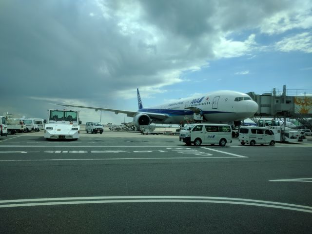 BOEING 777-300 (JA755A) - Fun views from the international terminal transfer bus