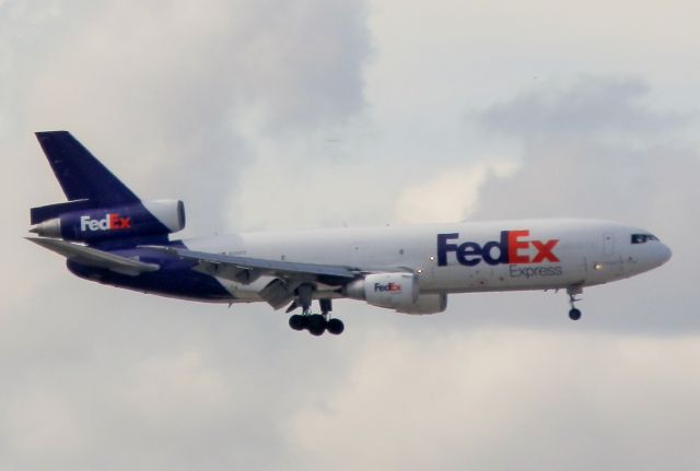 McDonnell Douglas DC-10 (N320FE)