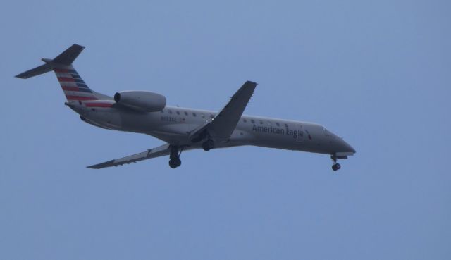 Embraer ERJ-145 (N633AE) - On final is this 1999 American Airlines Eagle Embraer EMB-145LR in the Spring of 2019.