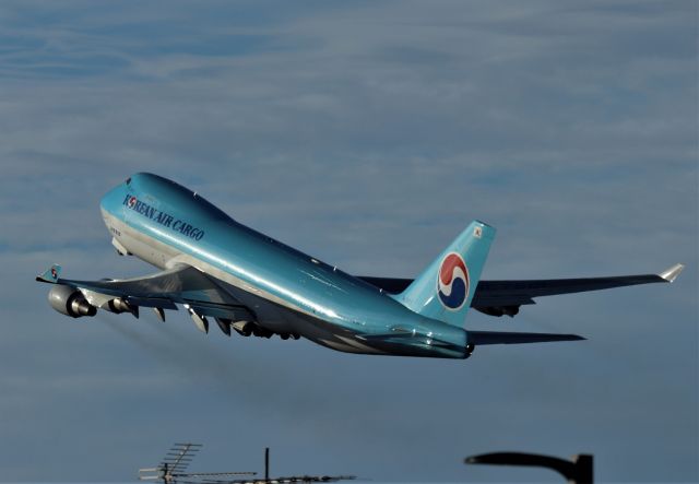 Boeing 747-400 (HL7601) - KSEA - early AM departure for Korean Air Cargo 747F lifting south for Incheon (ICN) that must be a beautiful view as Mt. Rainier was showing full view and the Olympic Mtn range was showing to the west when the 744F makes the right turn, I hope they got photos from their front office!!