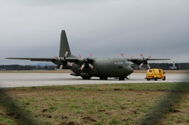 — — - Lockheed C-130K Hercules  -  Graz  -  2015-01-23