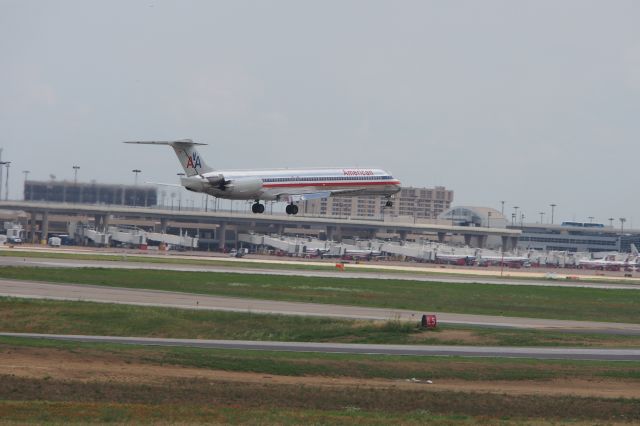 McDonnell Douglas MD-80 (N488AA)