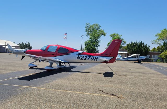 Cirrus SR22 Turbo (N227DH)