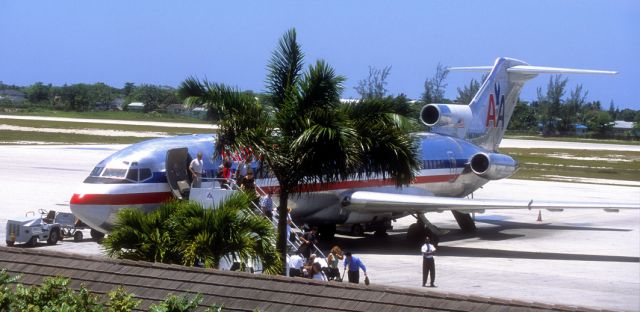 BOEING 727-200 (N805AA) - The 1st plane I ever flew in, back in 1968. More then 30 years later, in 2001, I was surprised how nice it flew... One of the last B-727s in AA and in mainstream Airlines