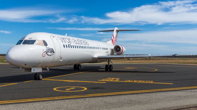 Fokker 100 (VH-FNT)