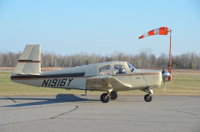 Mooney M-20 (N1916Y)