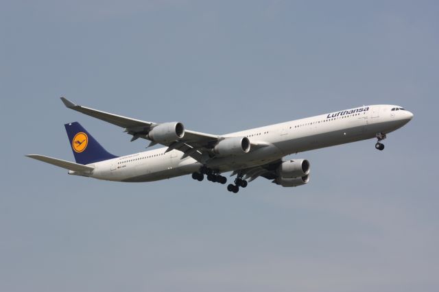 Airbus A340-600 (D-AIHK)