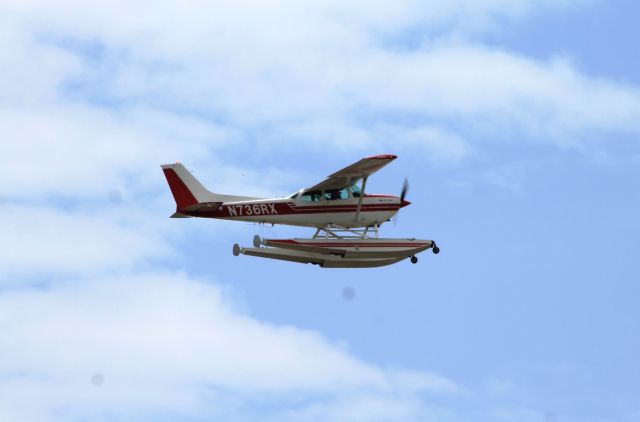 Cessna Skyhawk (N736RX) - Id like to fly one of these!