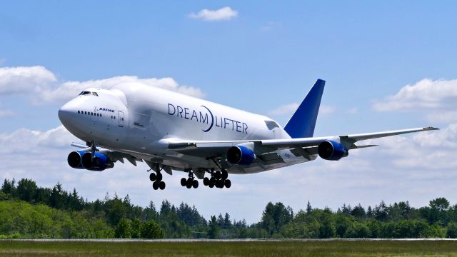 Boeing Dreamlifter (N747BC) - GTI4351 from KCHS on final to Rwy 34L on 5.22.19. (B747-4J6(BLCF) / ln 904 / cn 25879).