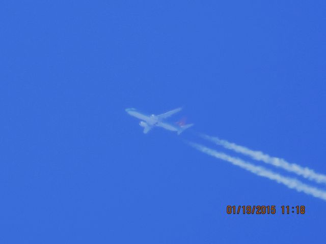 Boeing 737-800 (C-FUAA) - SunWing Airlines flight 452 from Calgary to Punta Cana over Southeastern Kansas at 37,000 feet.