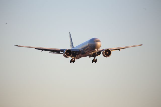 BOEING 777-300ER (N718AN)