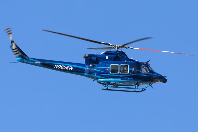 Bell 412 (N962KW)