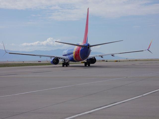 Boeing 737-800 (N8533S)