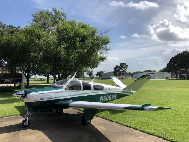Beechcraft 35 Bonanza (N6069S)