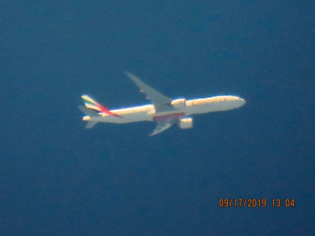 BOEING 777-300ER (A6-EQE)
