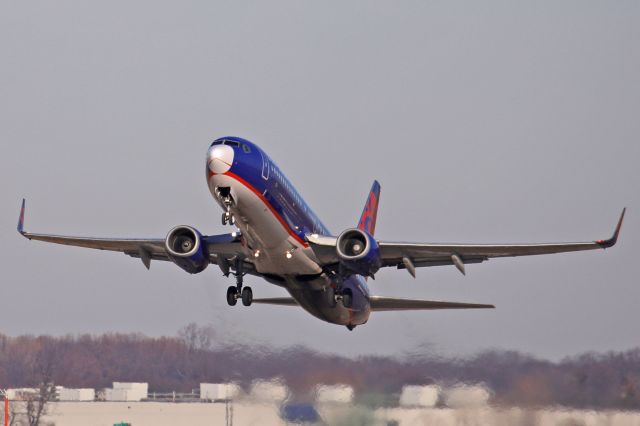 Boeing 737-800 (N827SY) - I caught SCX8186 departing RWY 24L for Atlantic City Intl (KACY) this afternoon, 8 Jan 2022.