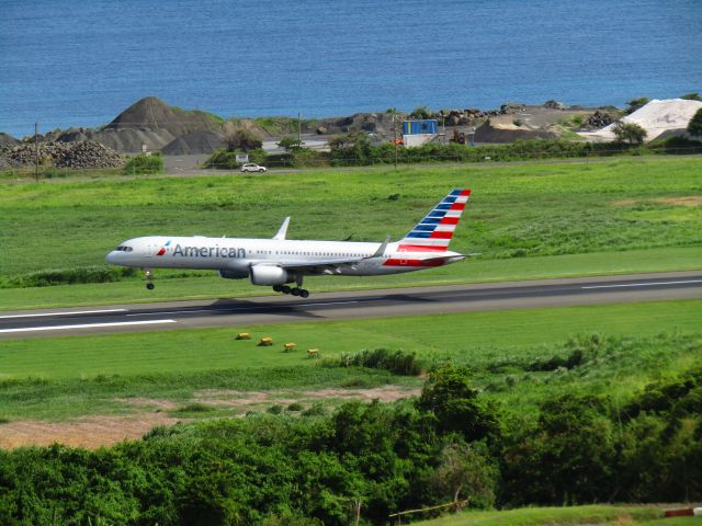 Boeing 757-200 (N175AN)