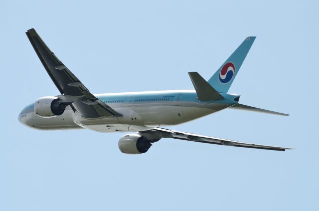 Boeing 777-200 (HL7743)