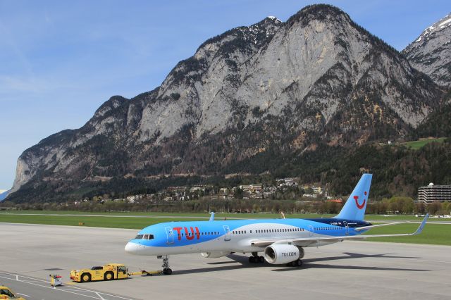 Boeing 757-200 (G-OOBB)