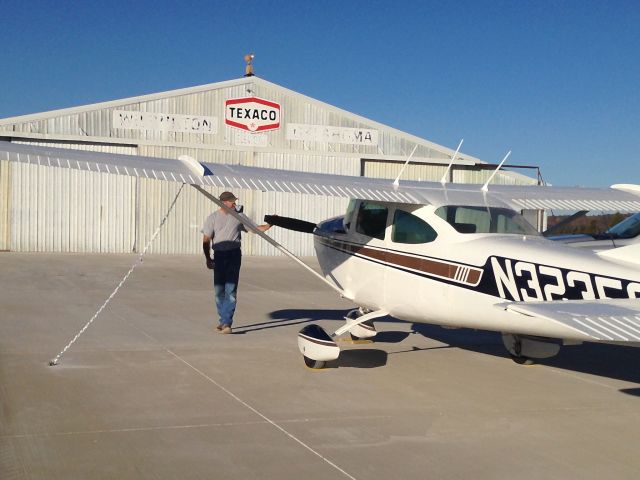Cessna Skylane (N3235S)