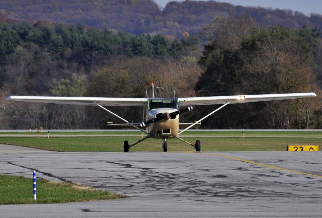 Cessna Skyhawk (N96747) - Seen at KFDK on 11/7/2009.      a href=http://discussions.flightaware.com/profile.php?mode=viewprofile&u=269247  [ concord977 profile ]/a