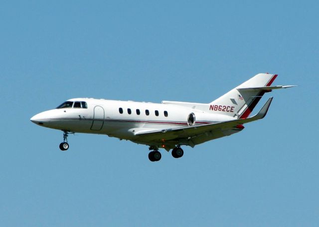 Hawker 800 (N862CE) - Coka-Colas Hawker landing at Shreveport Regional.