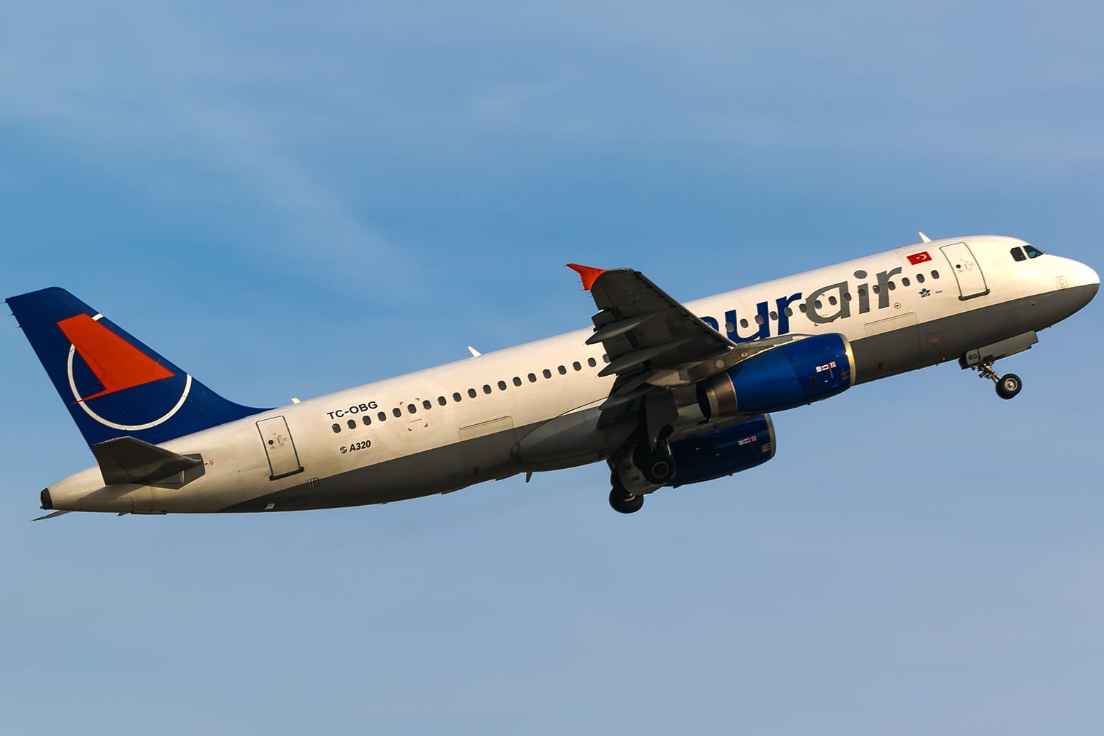 Airbus A320 (TC-OBG)