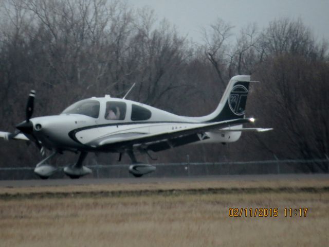 Cirrus SR-22 (N113JV)