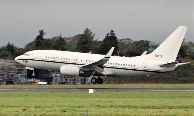 Boeing 737-700 (16-5836) - "cnv4526" usn c-40a 165836 landing at shannon 8/9/20.