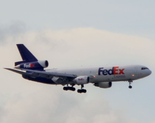 McDonnell Douglas DC-10 (N320FE)