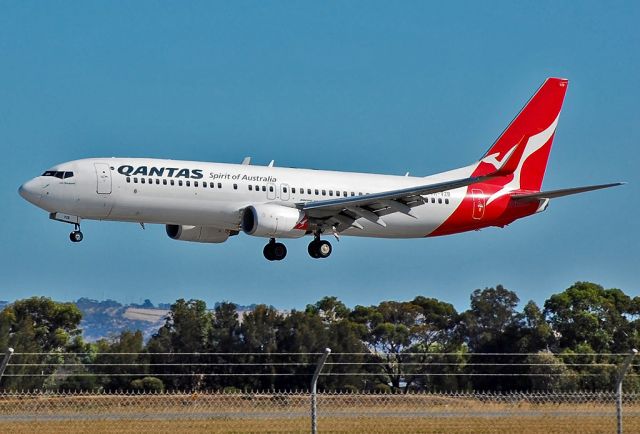 Boeing 737-800 (VH-VZB) - QANTAS - BOEING 737-838 - REG VH-VZB (CN 34196/2623) - ADELAIDE INTERNATIONAL AIRPORT SA. AUSTRALIA - YPAD (11/1/2015)