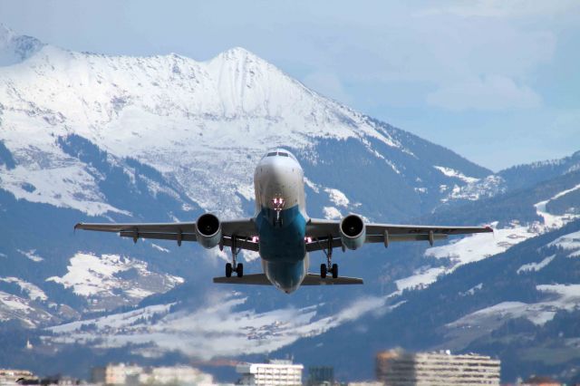 Airbus A320 (OE-LBT)