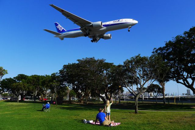 Boeing 777-200 (JA717A) - All Nippon 1005 from Haneda 