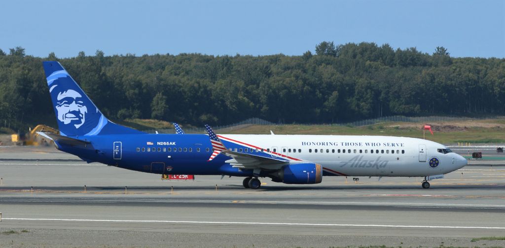 Boeing 737-900 (N265AK)