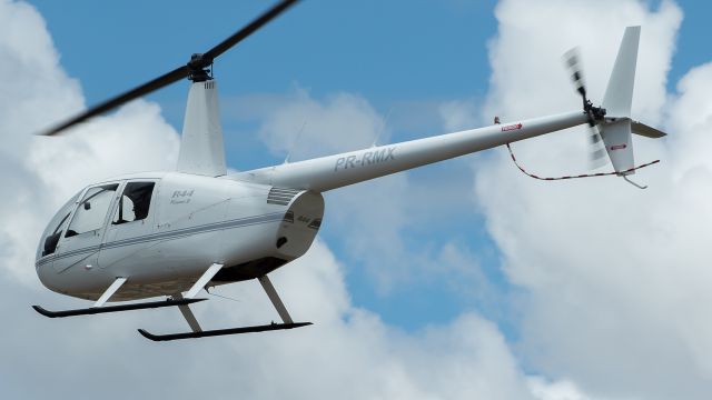 Robinson R-44 (PR-RMX)