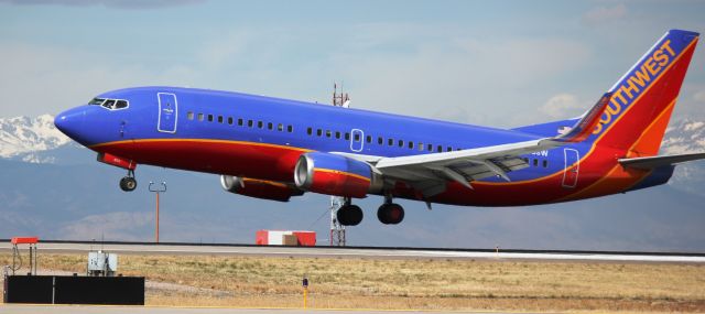 Boeing 737-700 (N603SW) - Landing on 16L.