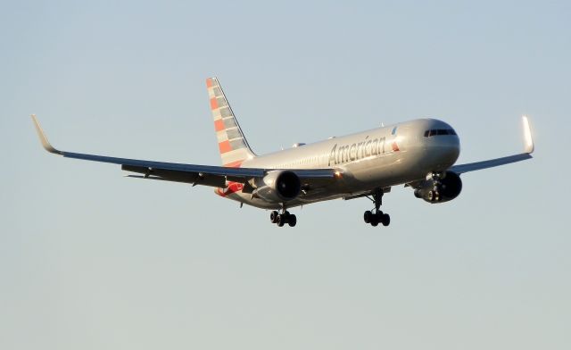 BOEING 767-300 (N346AN)