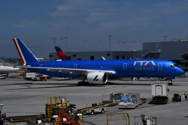 Airbus A350-900 (EI-IFF) - Arriving LAX on 4/18/24.  I was a PAX on the flight back to FCO that day!