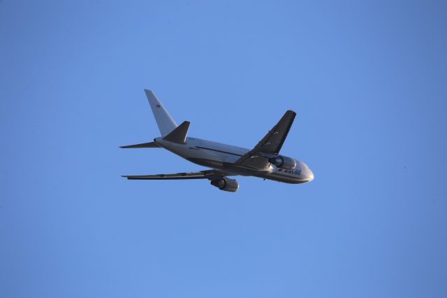 BOEING 767-200 (N797AX)