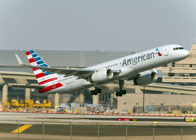 Boeing 757-200 (N206UW)