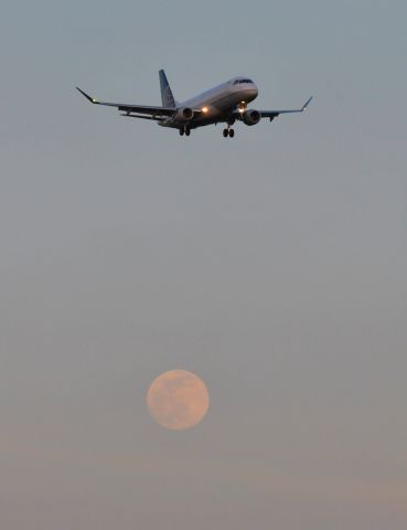 Embraer 170/175 (N82314)