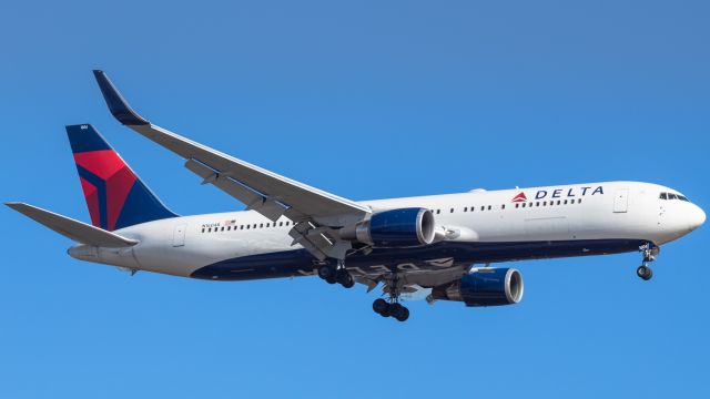 BOEING 767-300 (N1604R) - A Delta 767 on final for CVG after the long flight from Paris.