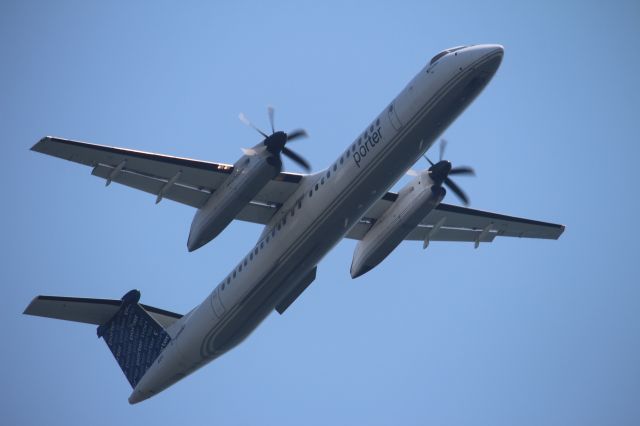 de Havilland Dash 8-400 (C-GKQD)